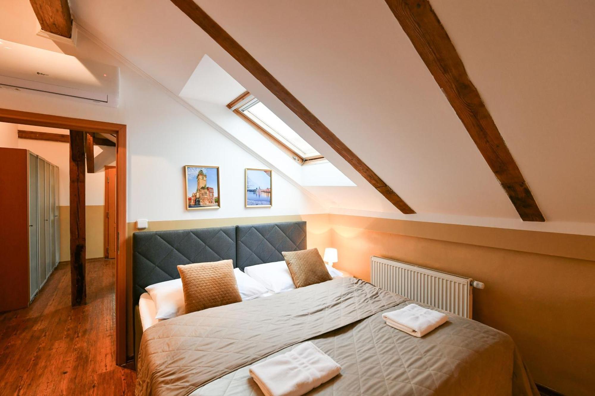 Amazing Charles Bridge Apartment Prag Exterior foto