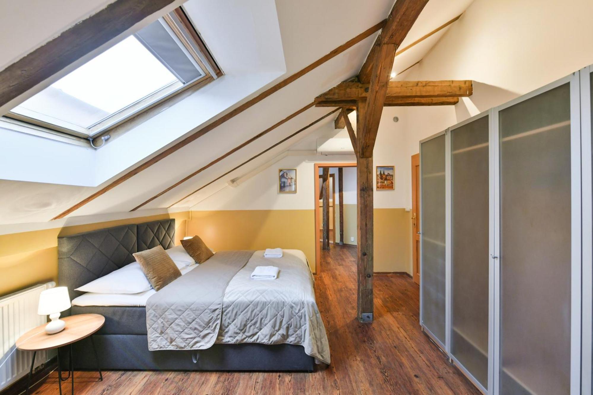 Amazing Charles Bridge Apartment Prag Exterior foto