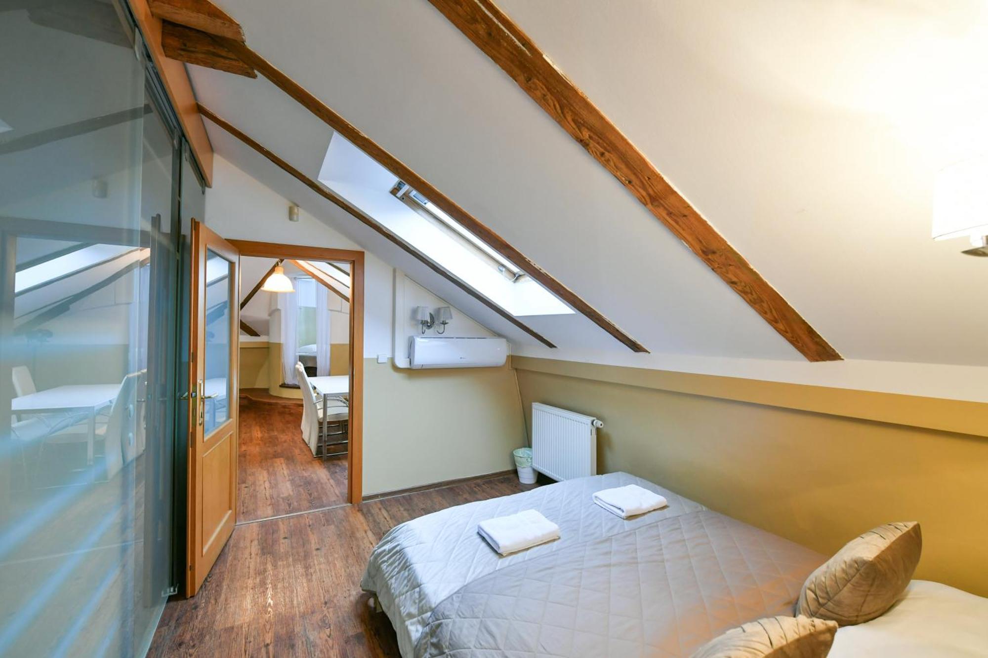 Amazing Charles Bridge Apartment Prag Exterior foto