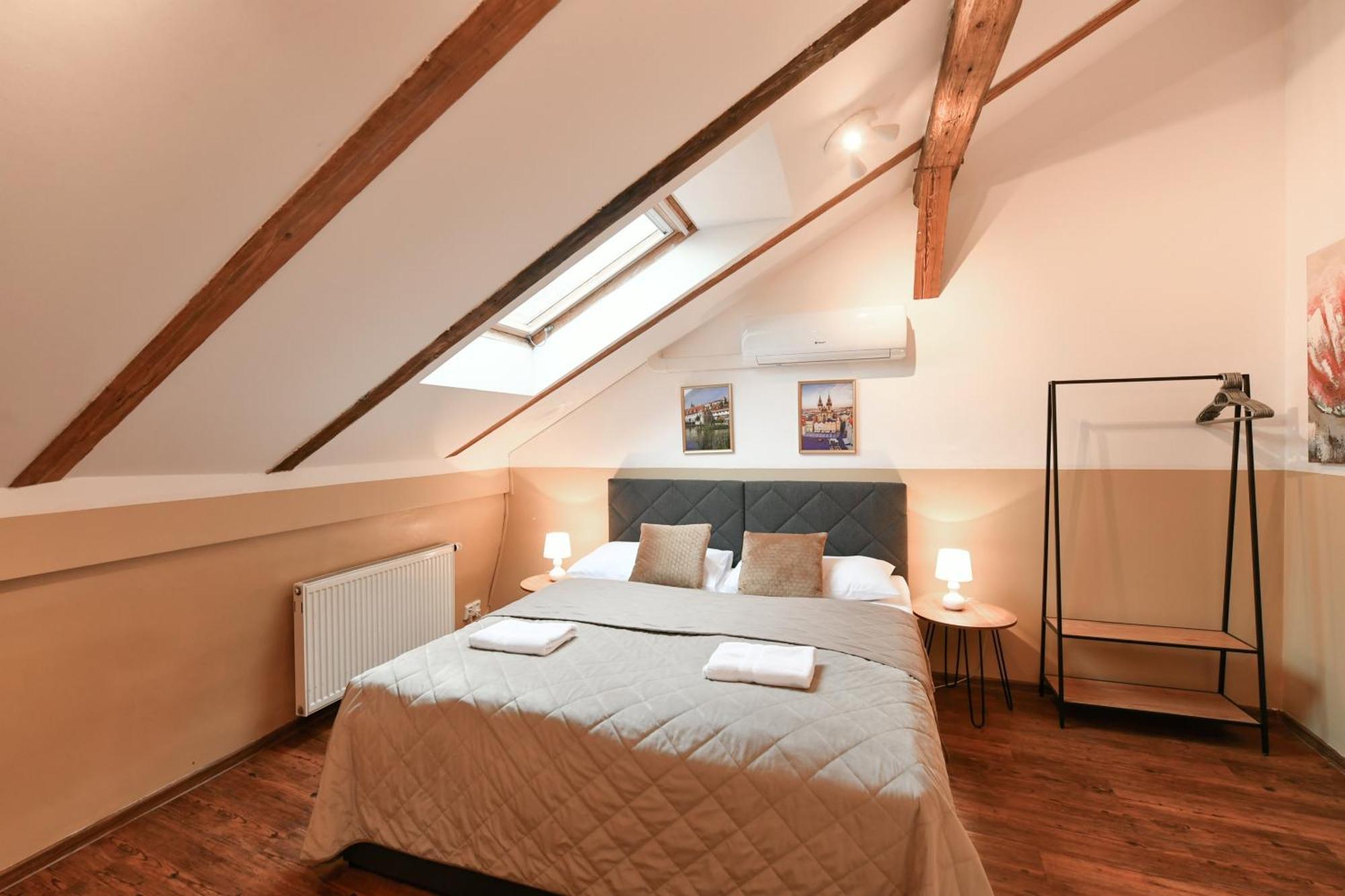 Amazing Charles Bridge Apartment Prag Exterior foto