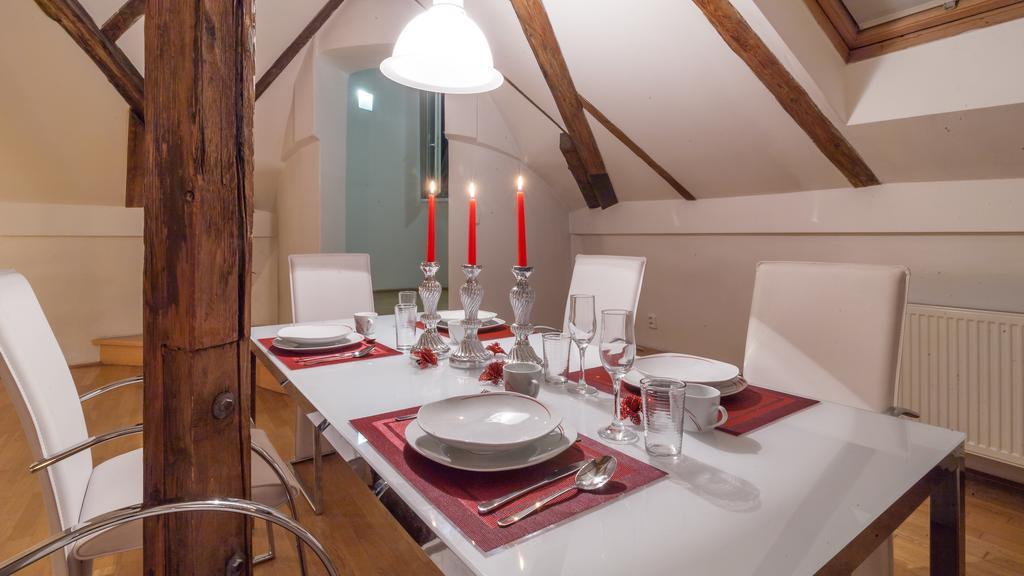 Amazing Charles Bridge Apartment Prag Zimmer foto