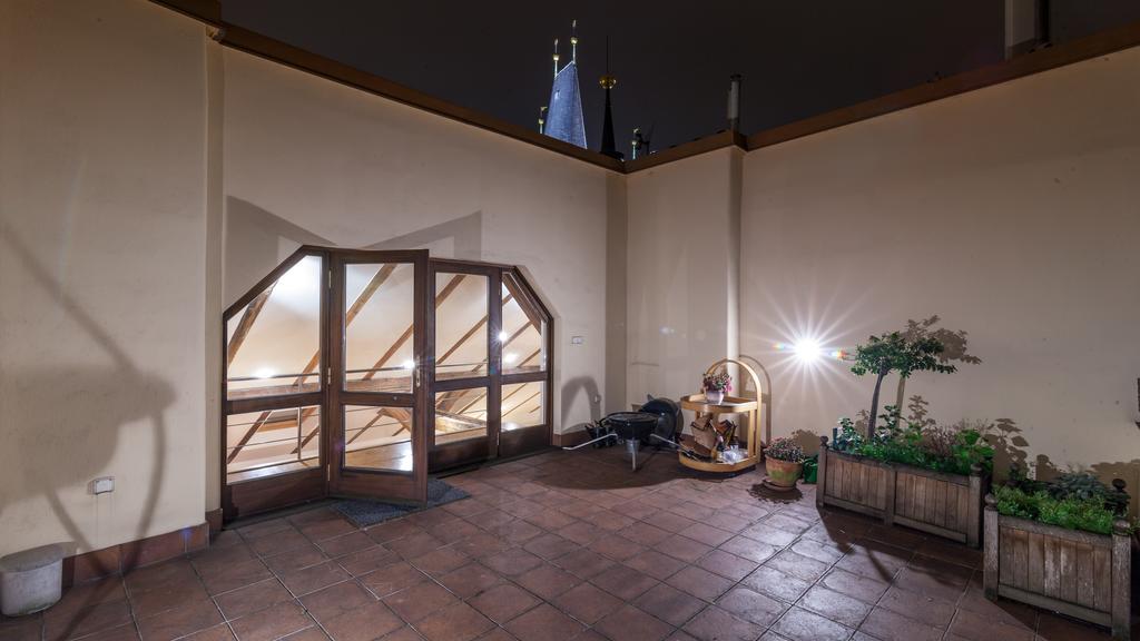 Amazing Charles Bridge Apartment Prag Zimmer foto