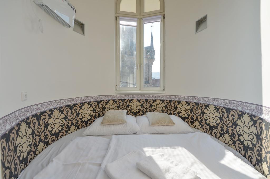 Amazing Charles Bridge Apartment Prag Exterior foto